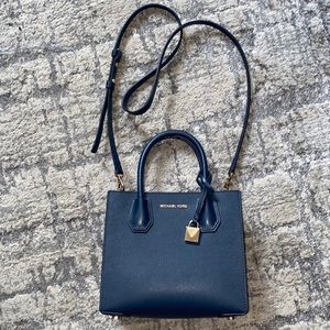 MK Mercer Medium Leather Crossbody Bag